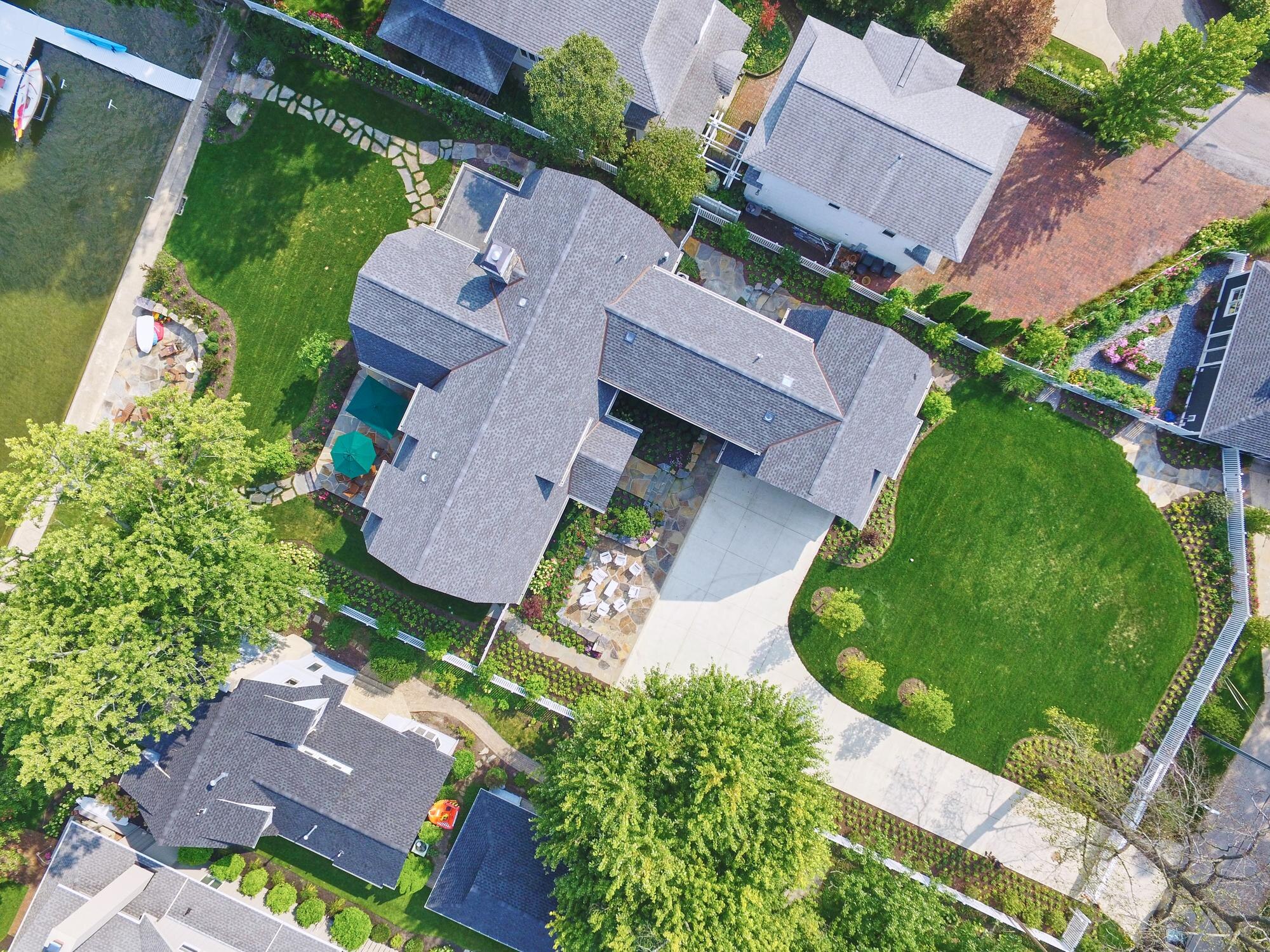 Balancing Aesthetics and Function: Choosing the Right Exterior Features for Your Home